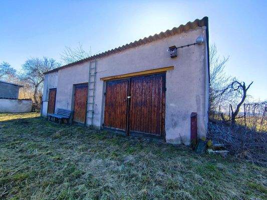 Nebengebäude mit Garage