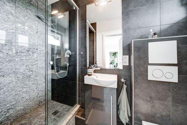 Gäste WC mit Dusche