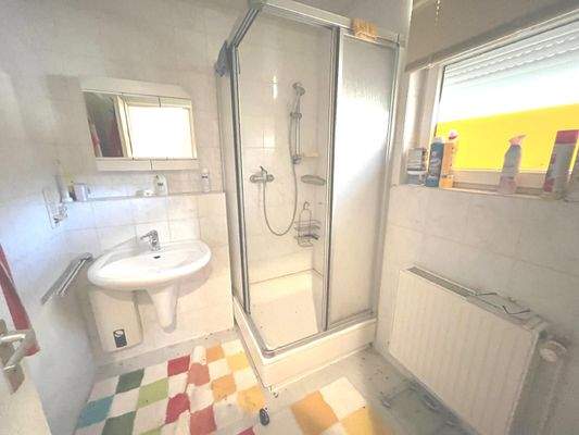 Badezimmer im Erdgeschoss