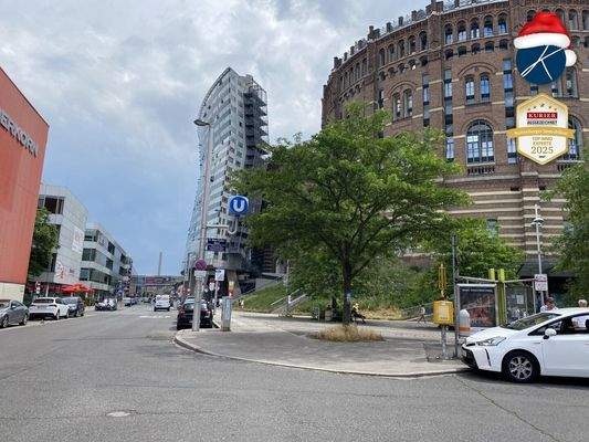 U-Bahn und Gasometer