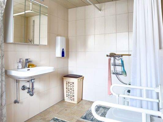 Duschbad mit ebenerdiger Dusche