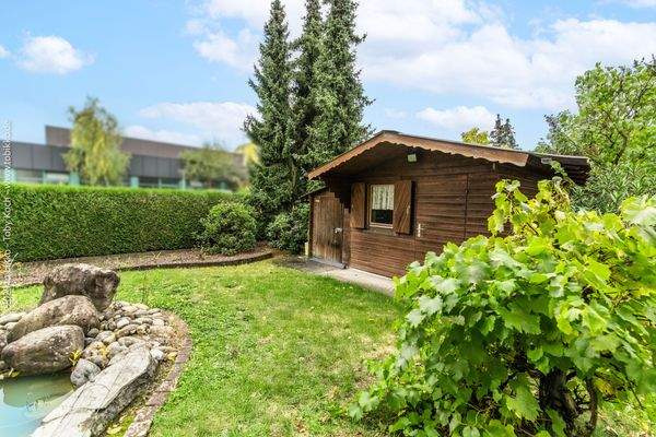 Garten mit Gartenhaus