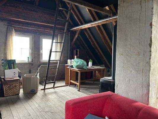 Dachboden mit Kaminofen_2