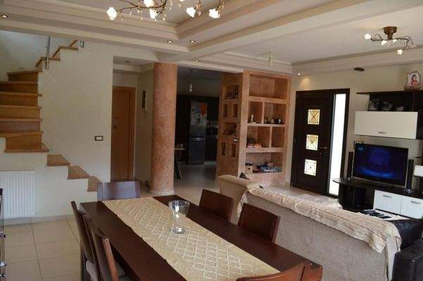 Kreta, Exo Lakonia: 5-Zimmer-Villa mit großem Olivenhain zu verkaufen