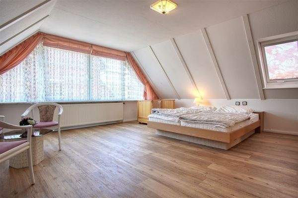 Schlafzimmer 1 OG