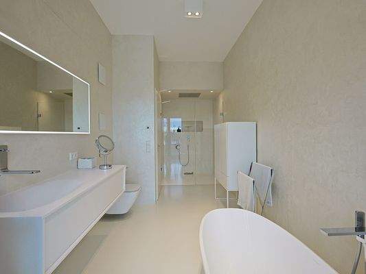 Stilvolles Badezimmer mit höchstem Komfort