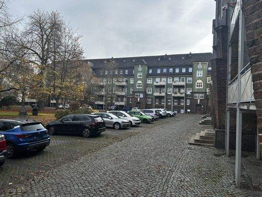 Parkplätze im Hinterhof