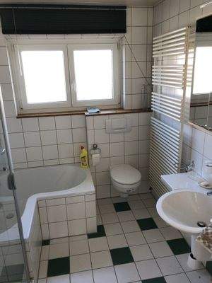 1.OG - Wohnung 2 - Impression Badezimmer - zum Zeitpunkt vor Vermietung