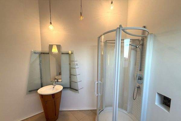 Modernes Bad mit exklusiver Ausstrahlung