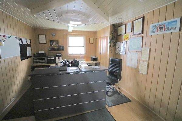 Büro mit Empfangstheke