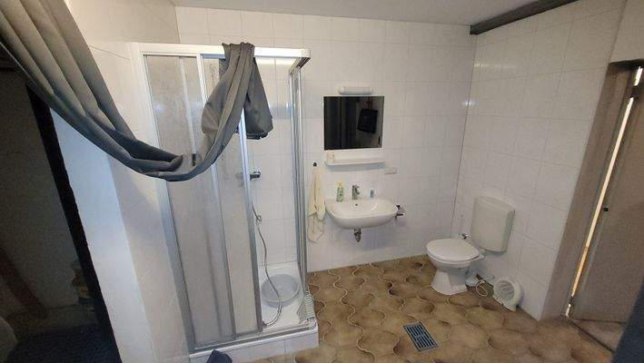Keller Dusche und Toilette