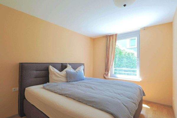 Schlafzimmer P5140021.jpg