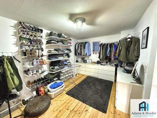 Büro/Ankleidezimmer Bild 2 OG