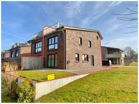 Gartenseite mit Terrasse