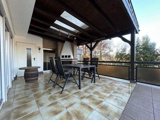 Freisitz mit Zugang zur 2. Garage