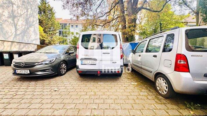 Innenhof Parkplatz optional