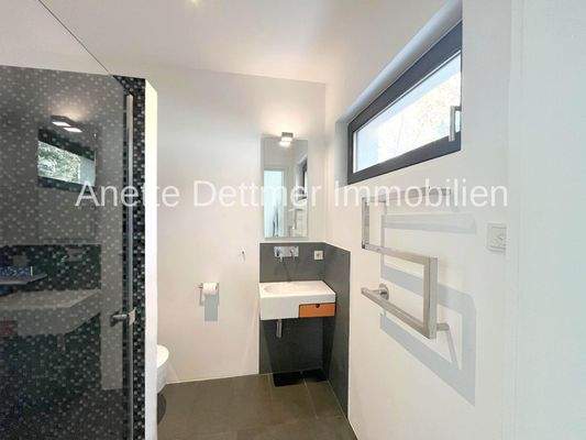 15.1 Badezimmer mit Dusche im. Erdgeschoss