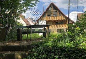 Blick zum Haus vom eigenenBach