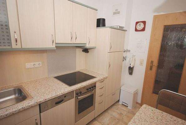 Küchenraum mit Einbauküche