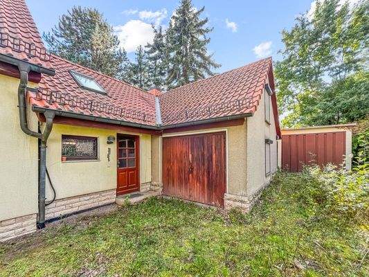 Hauseingang mit Garage