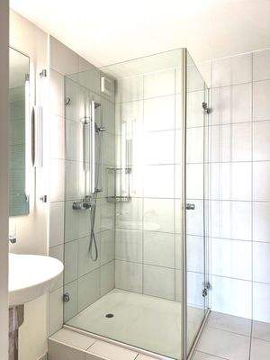 Bad mit Dusche Kopie.jpeg