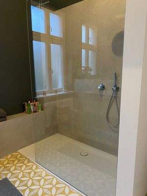1. OG - bodentiefe großzügige Dusche