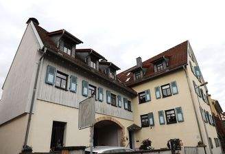 Seitenansicht Mehrparteienhaus