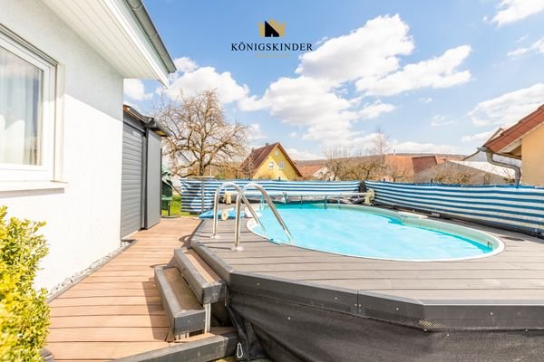 Pool im Garten