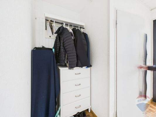 Garderobe EG