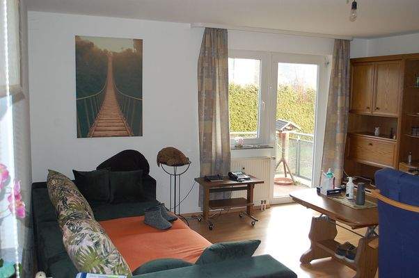 ETW: Wohnzimmer Rtg. Balkon