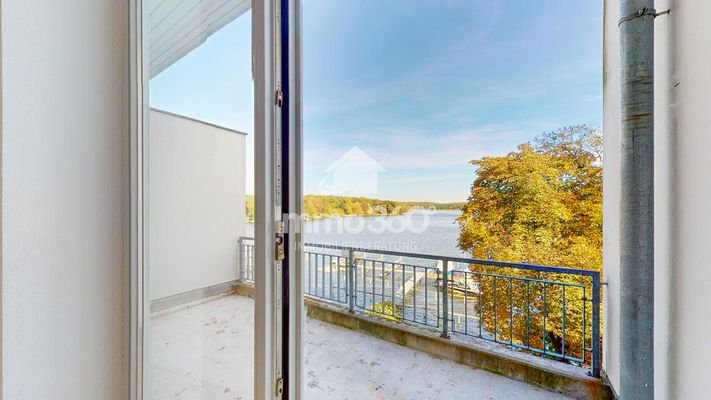 Balkon mit Wasserblick