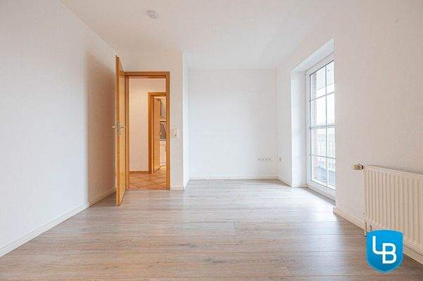 Schlafzimmer mit Zugang zur Loggia