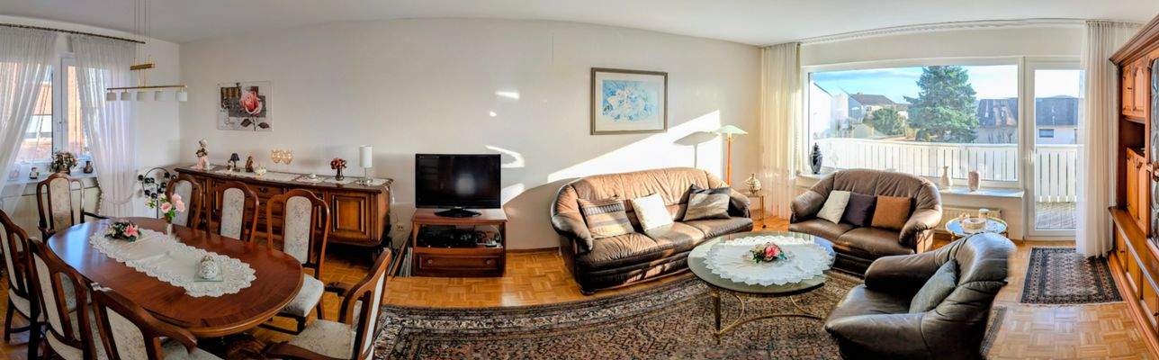 Obergeschoss mit Ess- und Wohnzimmer