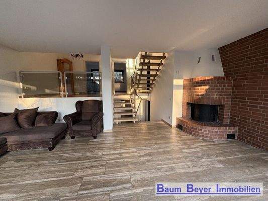Wohnzimmer mit Kamin 