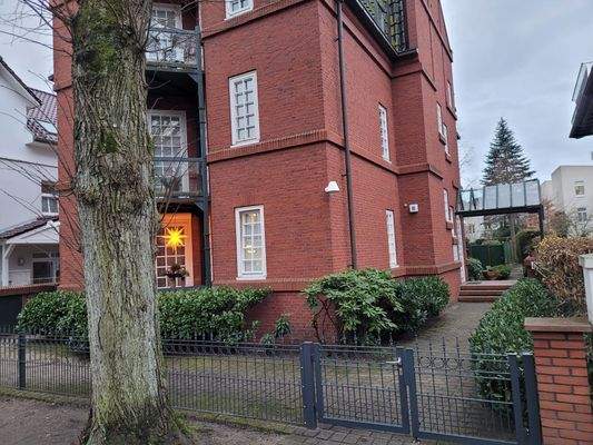 02 Gebäude 2 Eingangsbereich.jpg