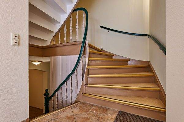 Das Treppenhaus mit dem Kellereingang