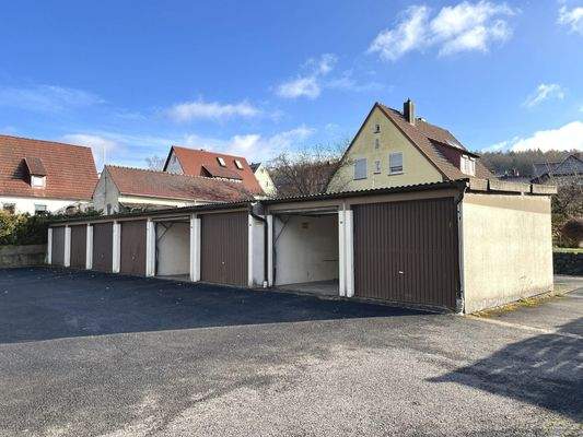 Kaufoption: 8 Einzelgaragen unweit des MFH gelegen - Preis je Garage € 10.000,--