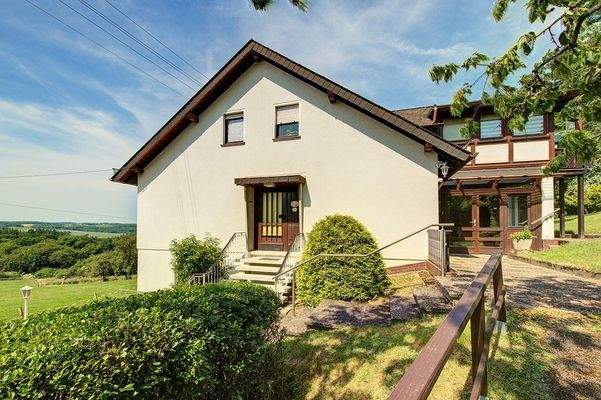 Seitenansicht Wohnhaus - Eingang