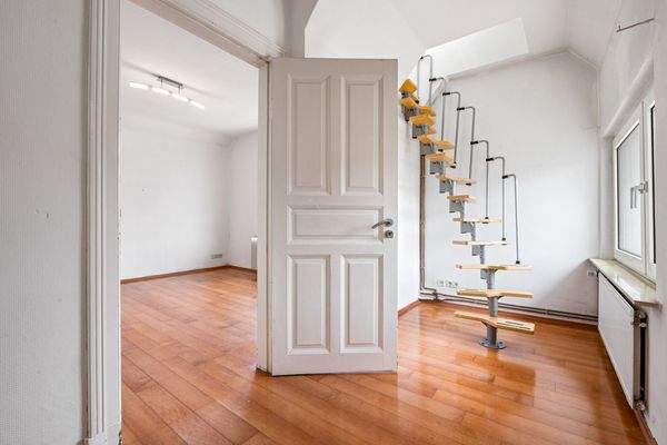 2ter Flur mit Blick ins Zimmer 3 und DG