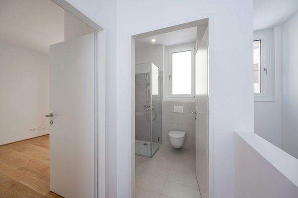 Tageslichtbad mit Dusche