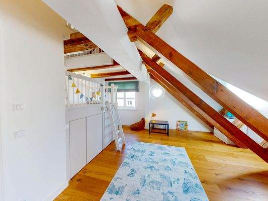 Kinderzimmer mit Hochbett- / Emporenkonstruktion der Tischlerei Rätz