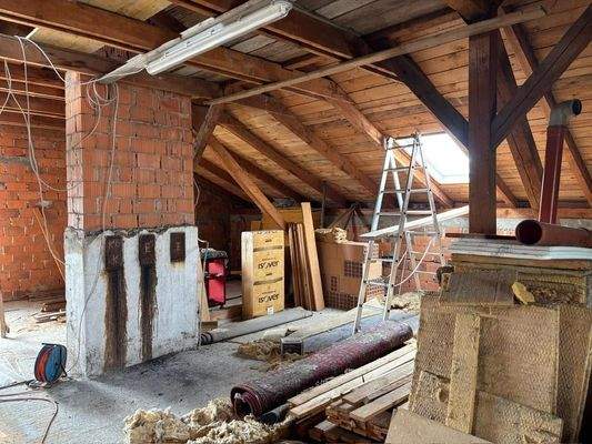 ausbaubarer Dachboden