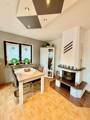 Essbereich mit Kamin