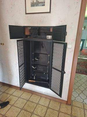 Befeuerung des Kamins im EG