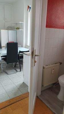 sperates WC (hinten Küche)