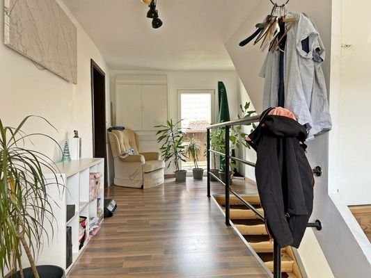 Flur im Obergeschoss der großen Wohnung (2).jpg
