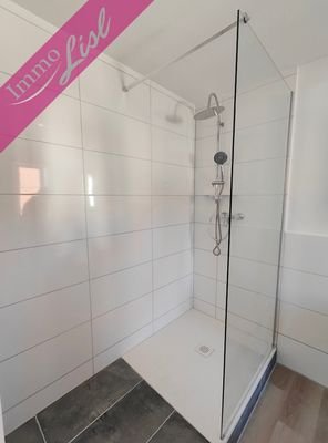 Dusche im Bad