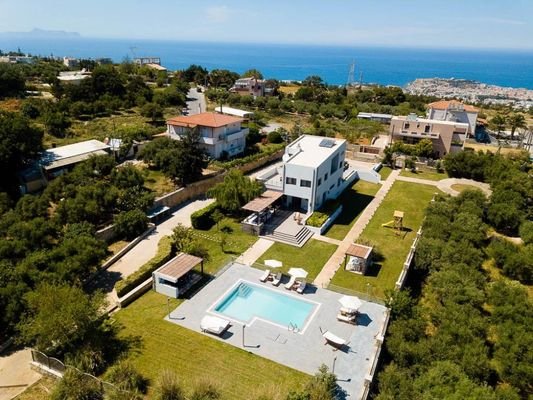 Kreta, Tria Monastiria: Luxuriöse Villa mit 7 Schlafzimmern und Meerblick zu verkaufen