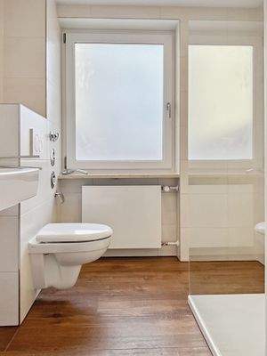 Badezimmer mit Dusche