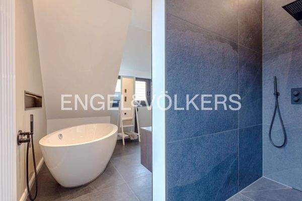 Master-Bad 1. Dachgeschoss